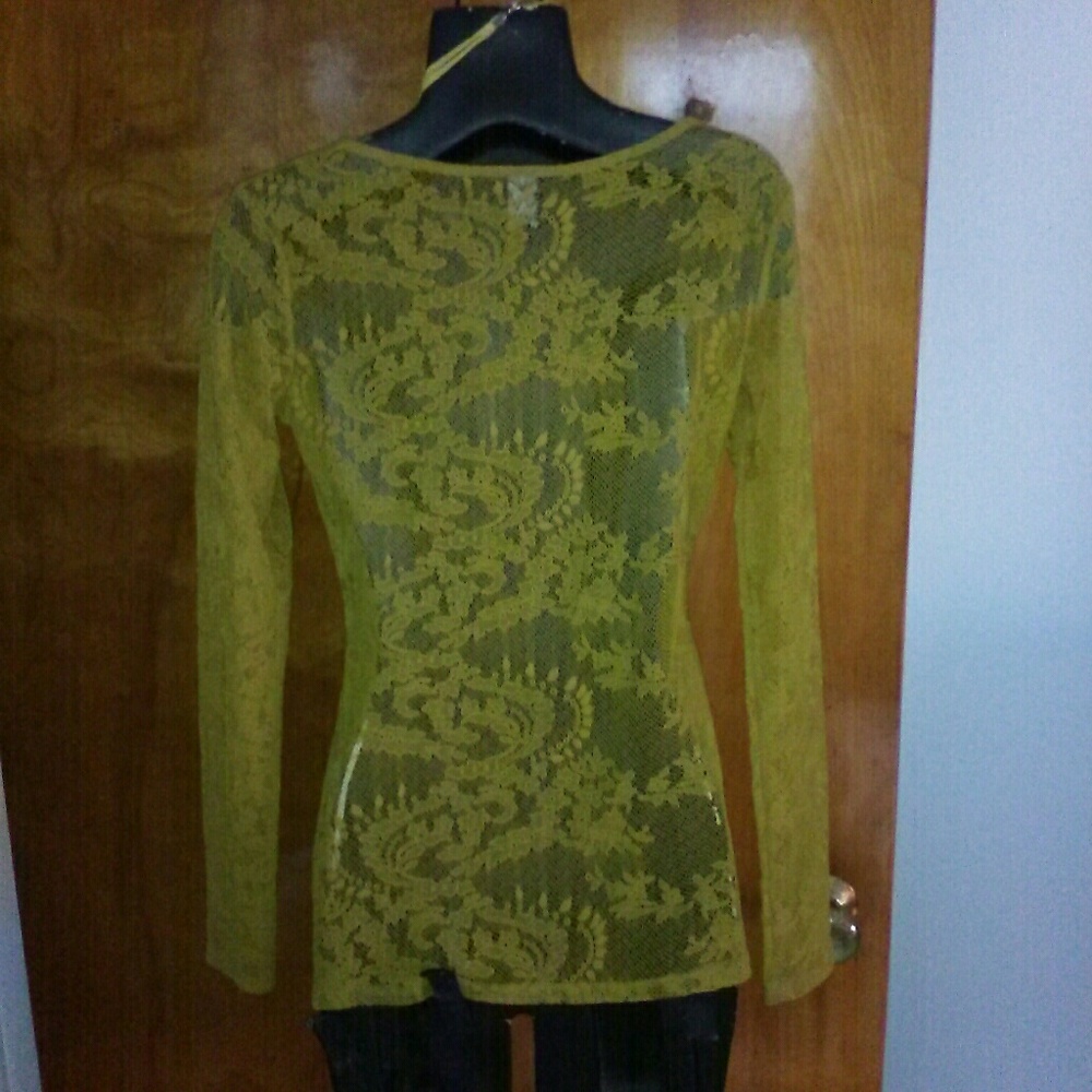 Top - Picture 2 of 4